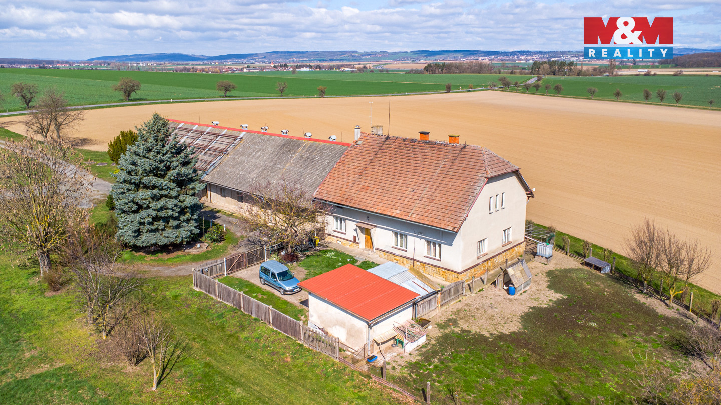 Statek, pozemky a okolí