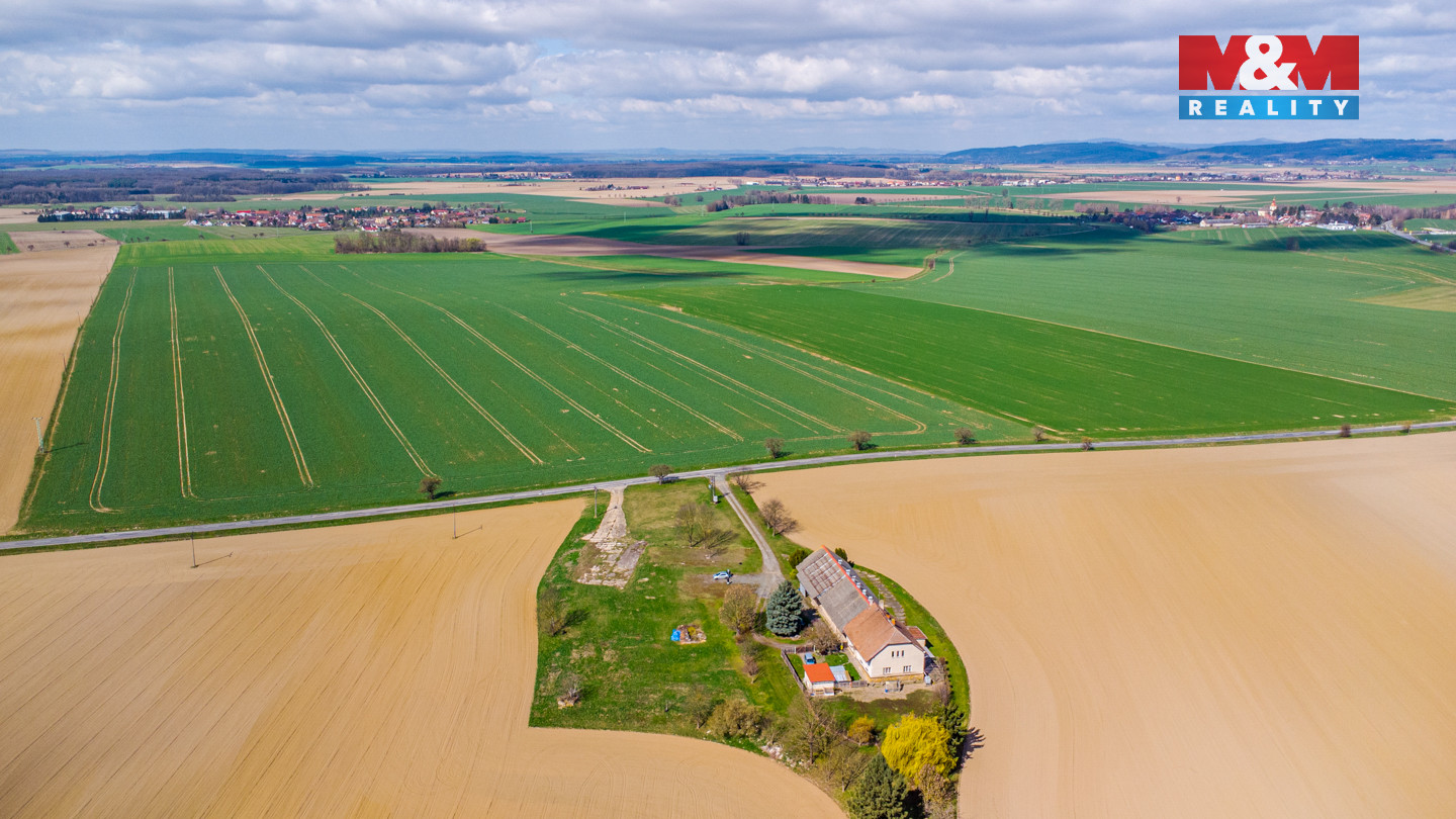 Statek, pozemky a okolí