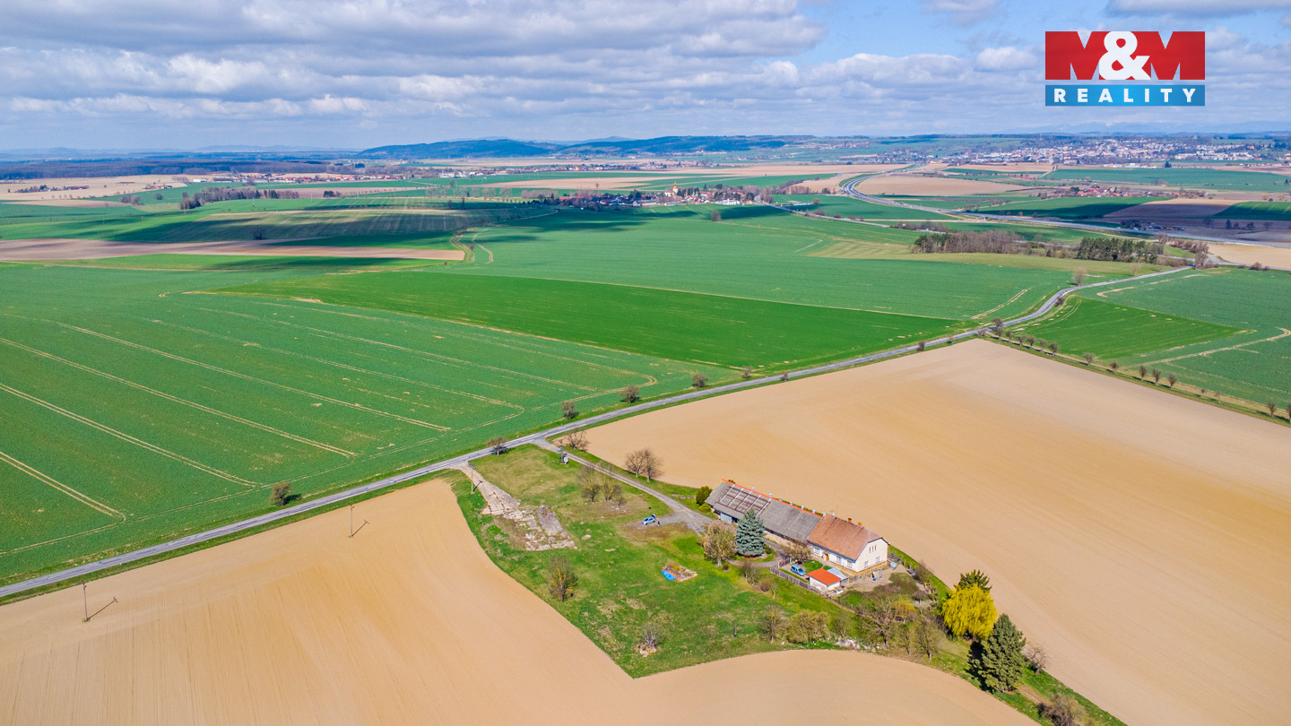 Statek, pozemky a okolí
