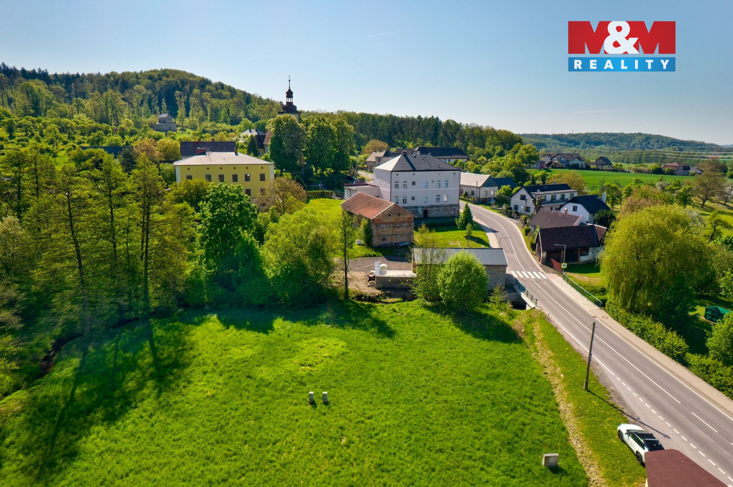 Lanžov u koupaliště.jpg