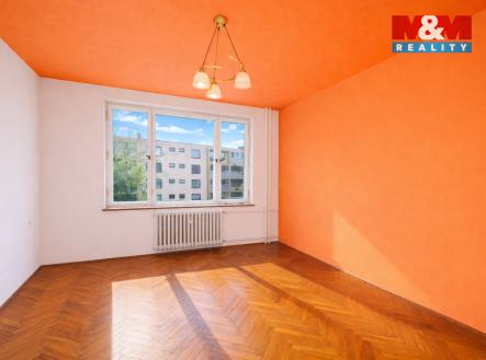 Prazdna svetla mistnost s oranzovymi stenami.jpg | Prodej bytu, 3+1, 72 m²