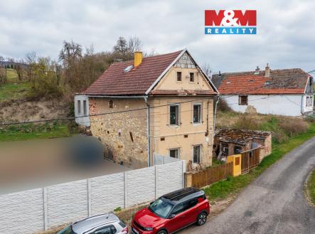 Pohled na dům a okolí | Prodej - dům/vila, 118 m²