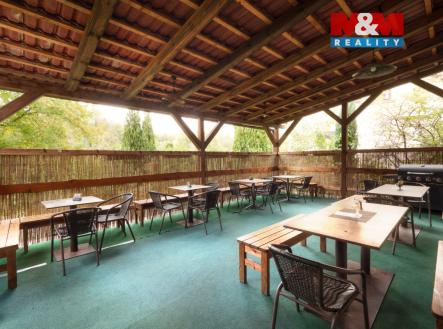 Venkovní terasa zastřešená | Prodej - restaurace, 640 m²