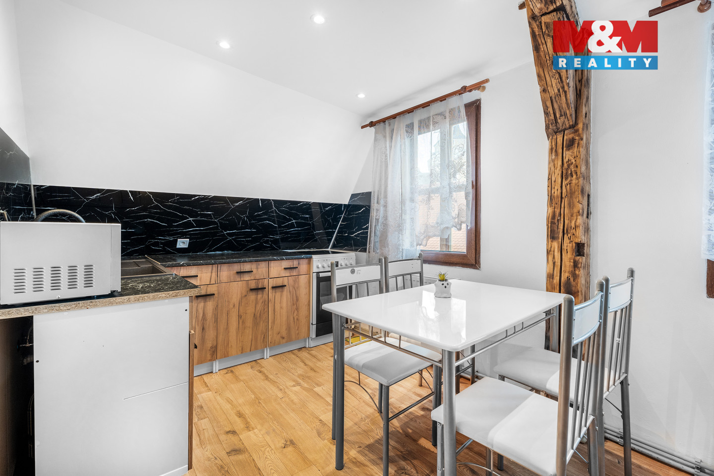 Obývací pokoj + KK