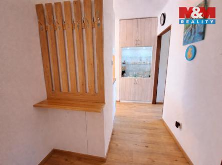 Prázdná chodba v moderním bytě.jpg | Pronájem bytu, 3+1, 60 m²