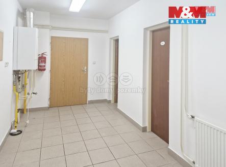 zázemí | Pronájem - obchodní prostor, 145 m²