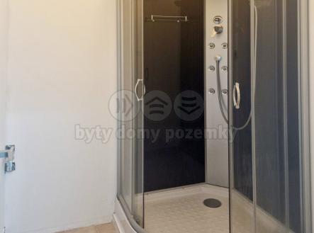 sprchový kout | Pronájem - obchodní prostor, 145 m²