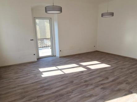 0-02-05-6fbbbd130d5fdecbb177e8d679c39bf237870ca15aea63381d65d036278e1d2b_97f0d342c18f8b41.jpg | Pronájem bytu, 2+1, 81 m²