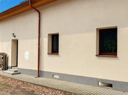 Obrázek WhatsApp, 2025-11-19 v 06.32.31_220c5ee5vchod Mokrá.jpg | Pronájem bytu, 2+kk, 50 m²