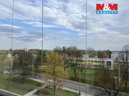 Výhled z uzavíratelné lodžie | Pronájem bytu, 2+1, 62 m²