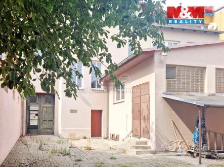 dvorek | Pronájem - skladovací prostor, 80 m²