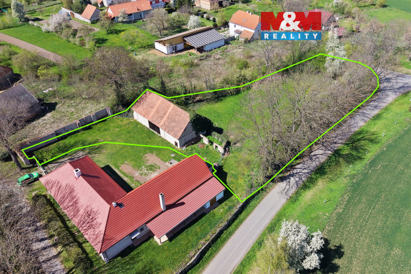 stodola s pozemky