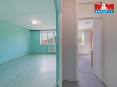 Vchod do obývacího pokoje a kuchyně | Prodej bytu, 1+1, 35 m²