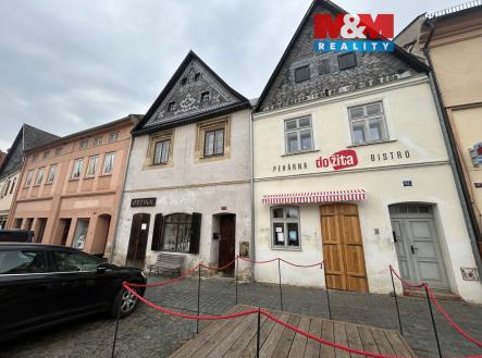 pohled na dům | Pronájem - obchodní prostor, 34 m²