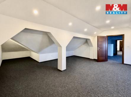 FB7F8231-956C-489C-B2F6-4F80EC7BFCD6.jpeg | Pronájem bytu, 3+1, 143 m²