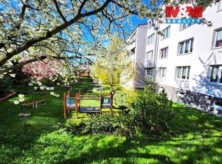 okolí domu | Prodej bytu, 2+1, 61 m²