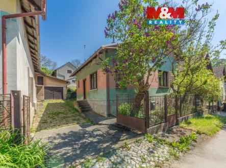 Pohled na dům z ulice | Prodej - dům/vila, 105 m²