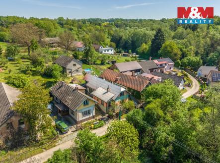 Pohled na dům a okolí | Prodej - dům/vila, 105 m²