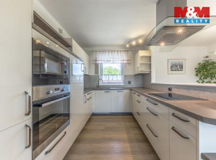 obývací pokoj + KK.jpg | Prodej - dům/vila, 229 m²