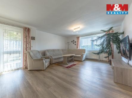 obývací pokoj + KK.jpg | Prodej - dům/vila, 229 m²