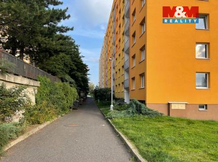 Okolí domu | Pronájem bytu, 1+1, 33 m²