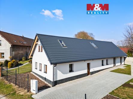 pohled na dům  | Prodej - dům/vila, 104 m²