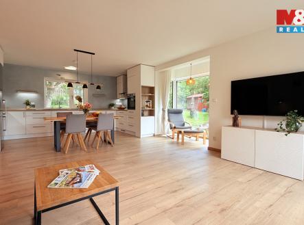 Obývací pokoj s jídelnou a kuchyní | Pronájem - dům/vila, 150 m²