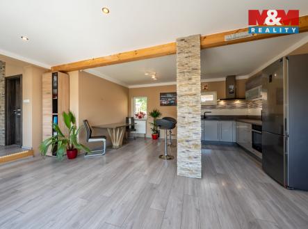 Obývací pokoj s kuchyňským koutem bytu 2+kk 108 m²  | Prodej - hotel, 340 m²