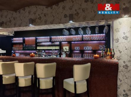 6-FB_IMG_1780044213738.jpg | Pronájem - restaurace, 210 m²