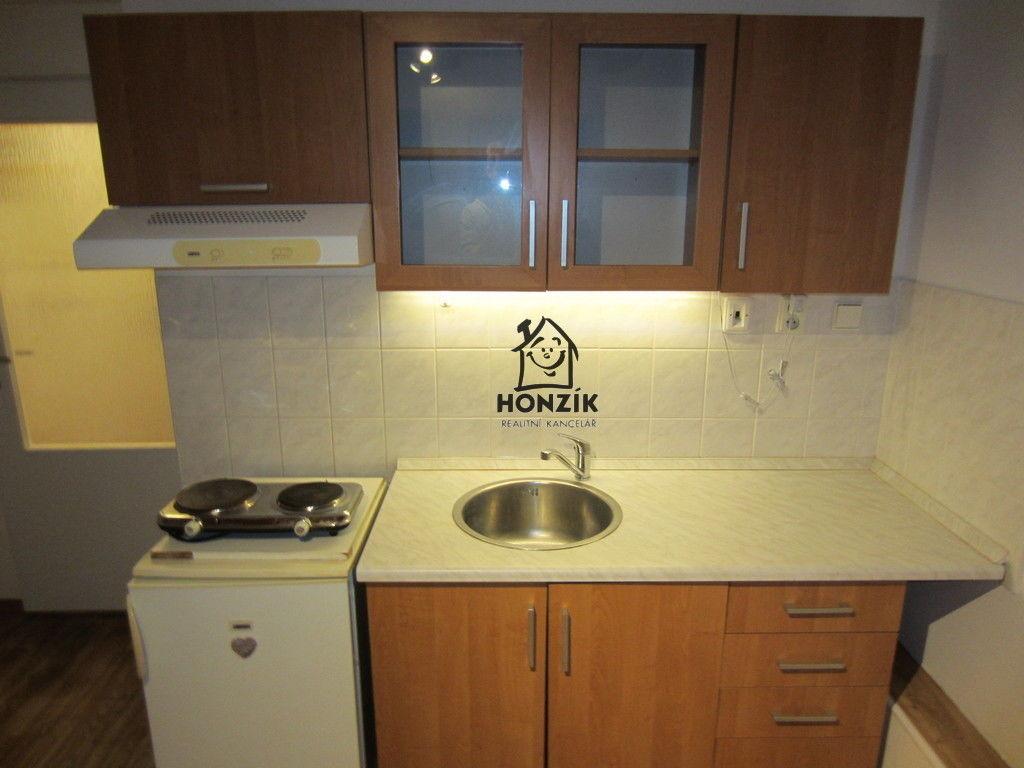 Nový půdní byt 1+kk, 22 m2, P9 Vysočany, ul. Novovysočanská