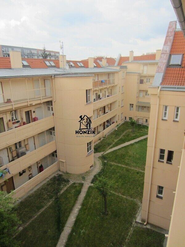 Nový půdní byt 1+kk, 22 m2, P9 Vysočany, ul. Novovysočanská