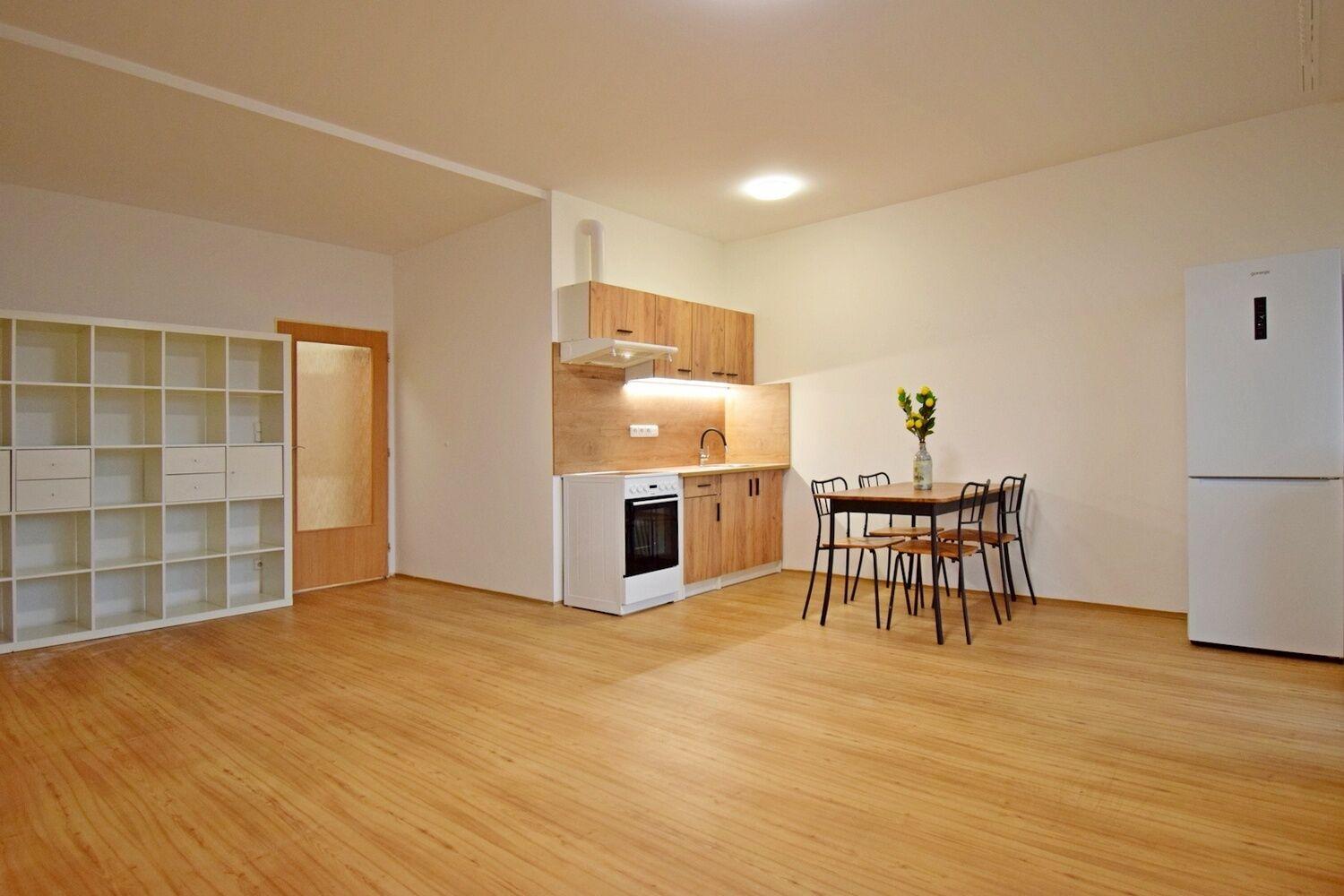 Prostorný 1+kk s balkonem 50 m2 v novostavbě Praha 9