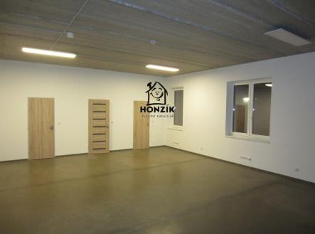 Pronájem - kanceláře, 64 m²