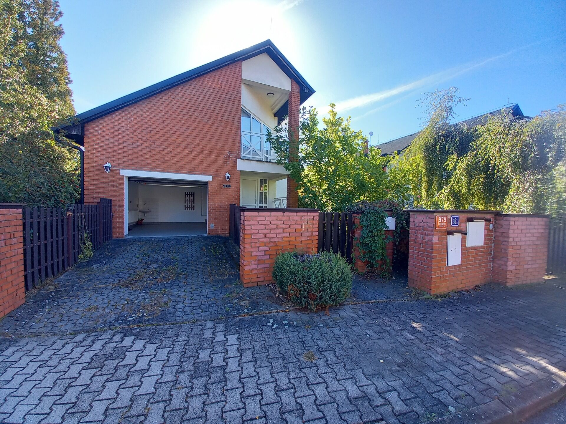 RD 6+1/2xB, G, terasa, UP 324 m2, pozemek 877 m2, Praha 10 Uhříněves