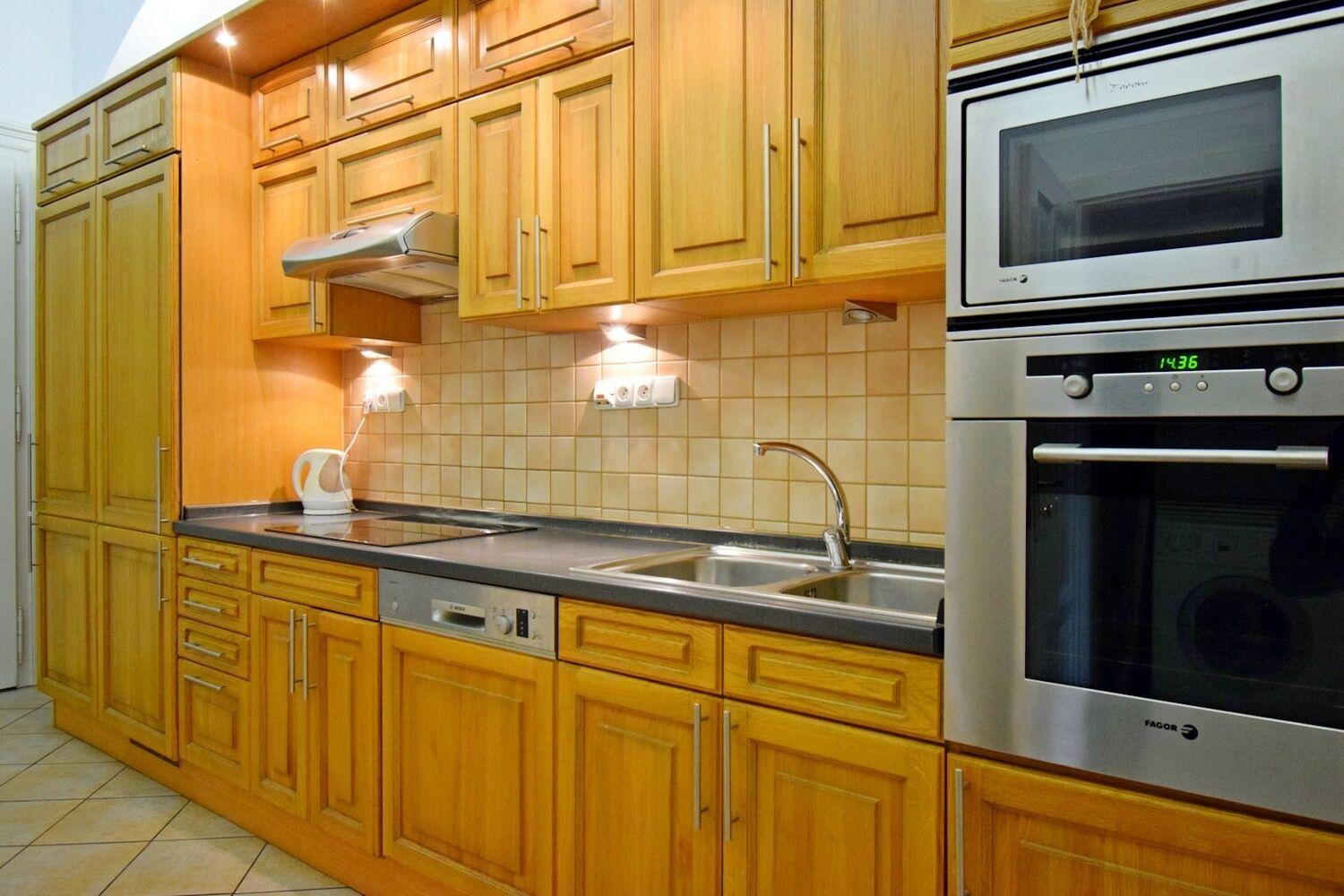 Kompletně zařízený 1+1 s patrem na spaní u metra Anděl, Praha 5