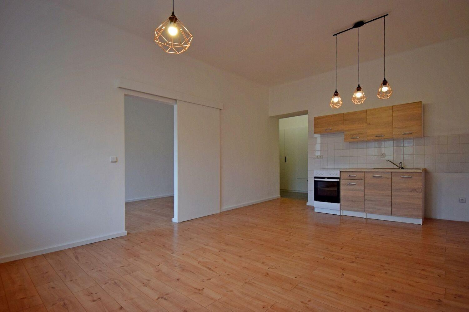 Velmi hezký 2+kk 48 m2 u metra Vyšehrad, Praha 4  INZERÁT: