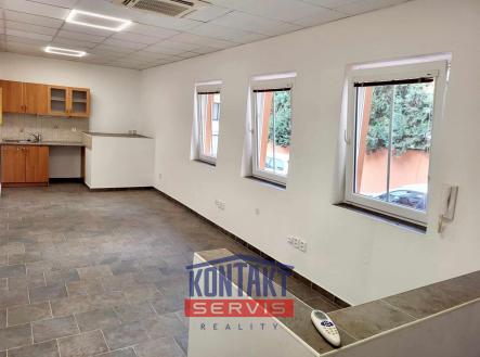 384553152_652239693722068_2085934418605284903_n.jpg | Pronájem - kanceláře, 35 m²