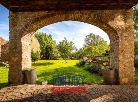 25-05-14 Oseky 20 Pozemek Foto_29 | Prodej - hotel, 549 m²