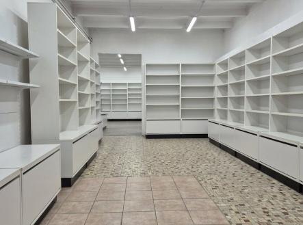 Pronájem - obchodní prostor, 212 m² obrázek