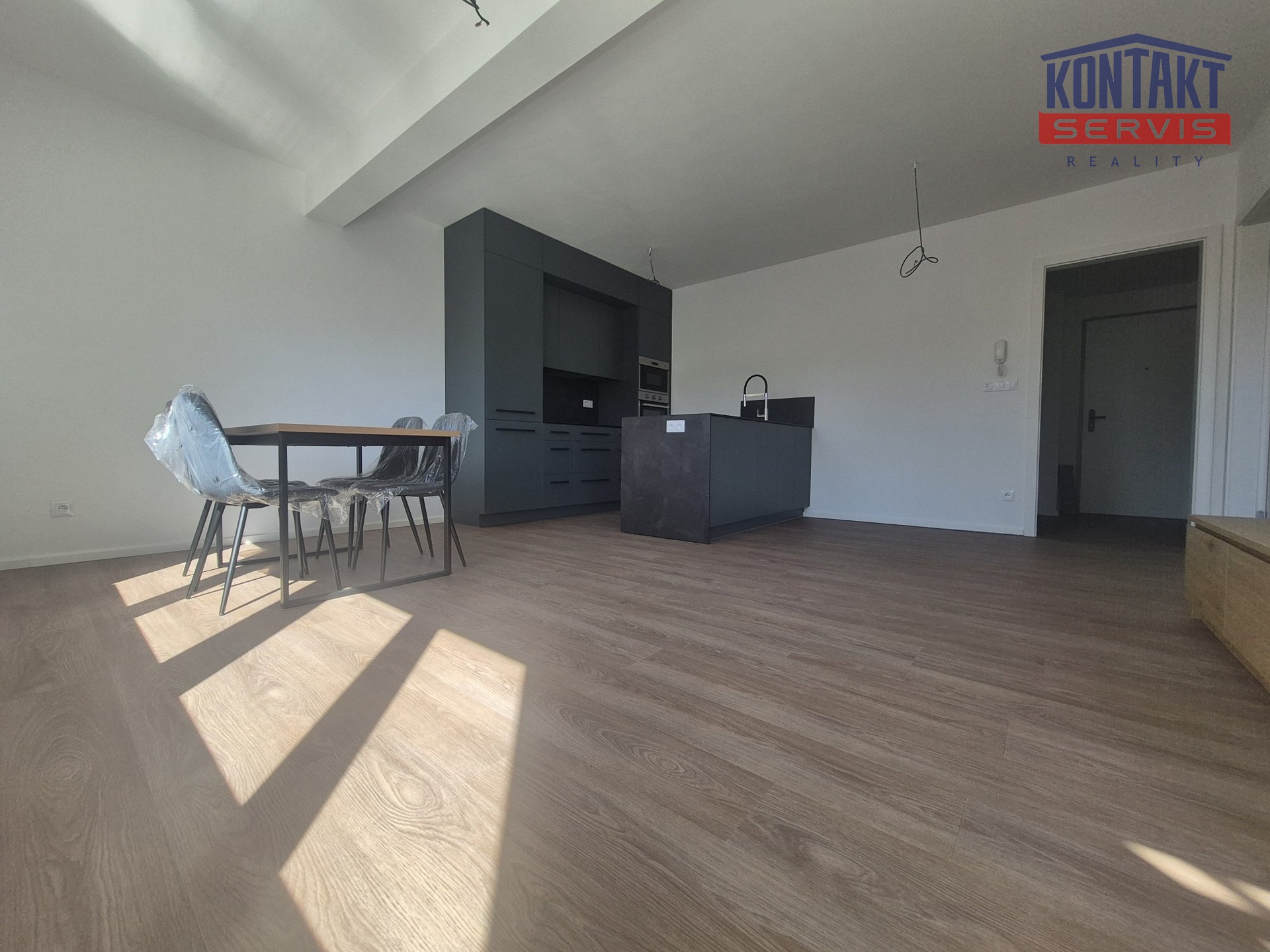 20260407_142037_resized