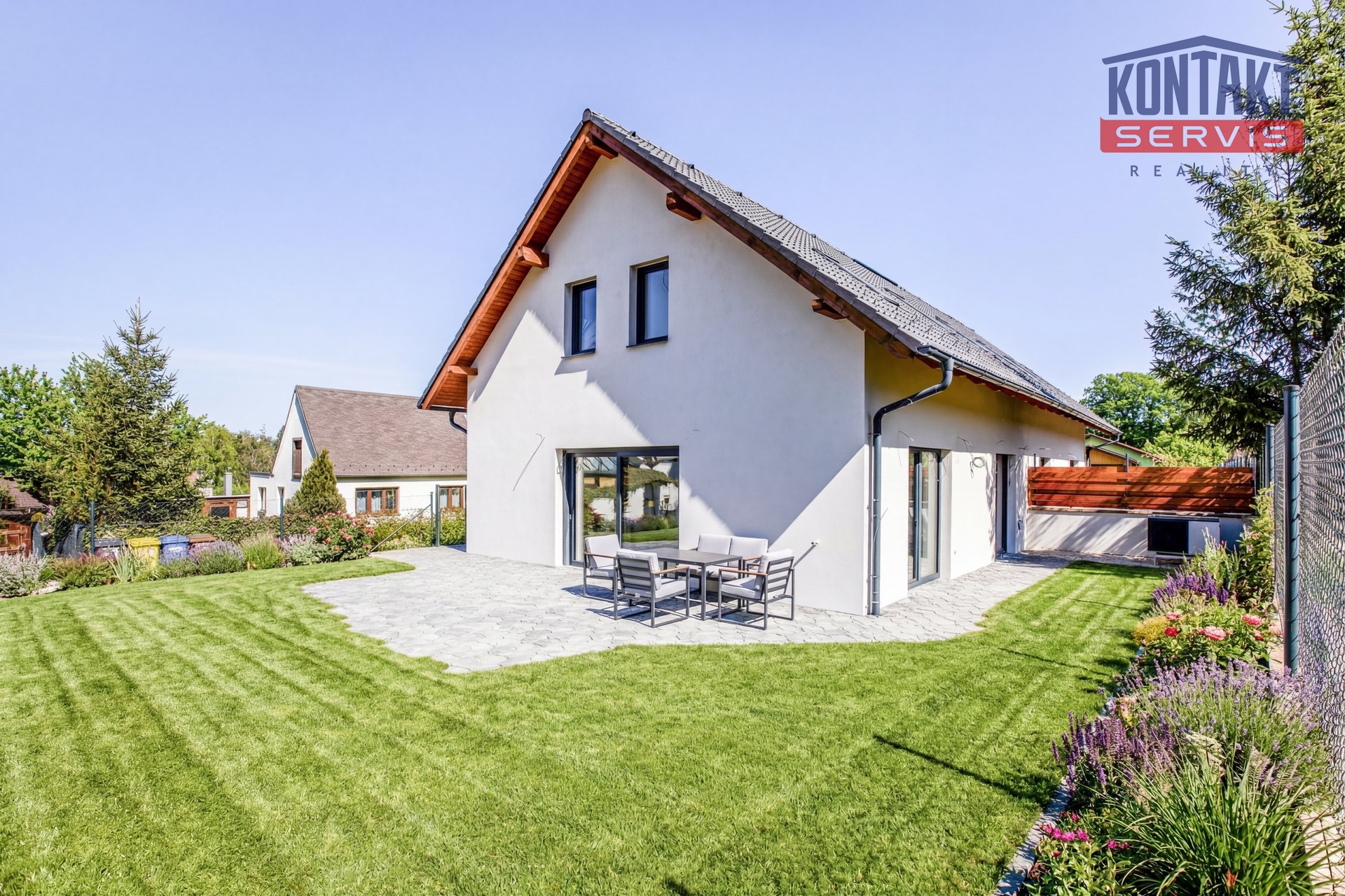 1776093290-3c418c8a-d4f3-49bf-8175-2f641402a324