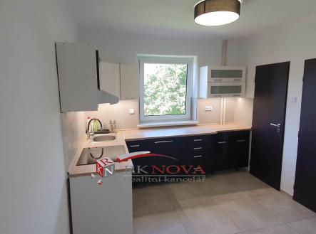 Pronájem - dům/vila, 200 m²