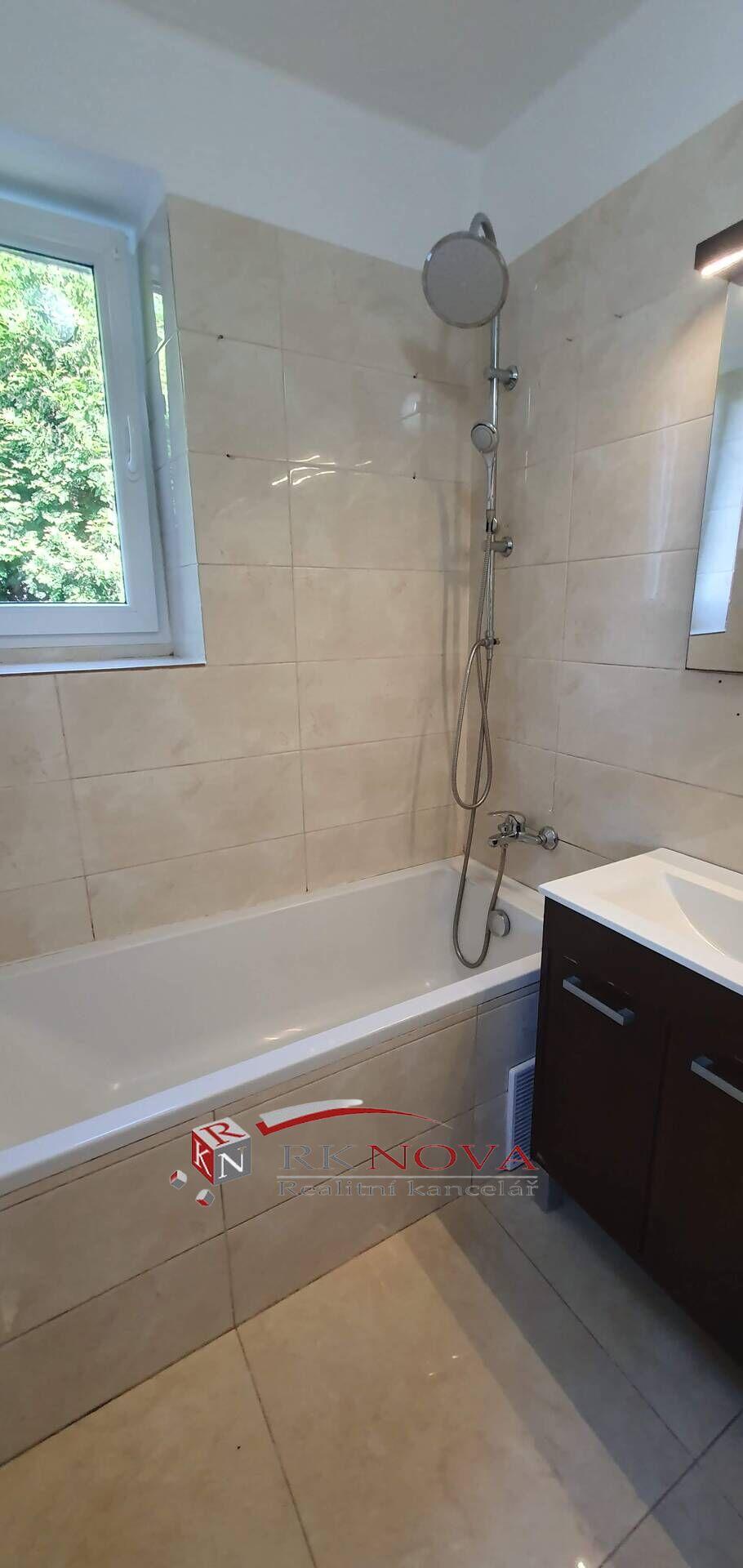 Pronájem RD 5+1 s garáží a terasou  v Karviné-Mizerově