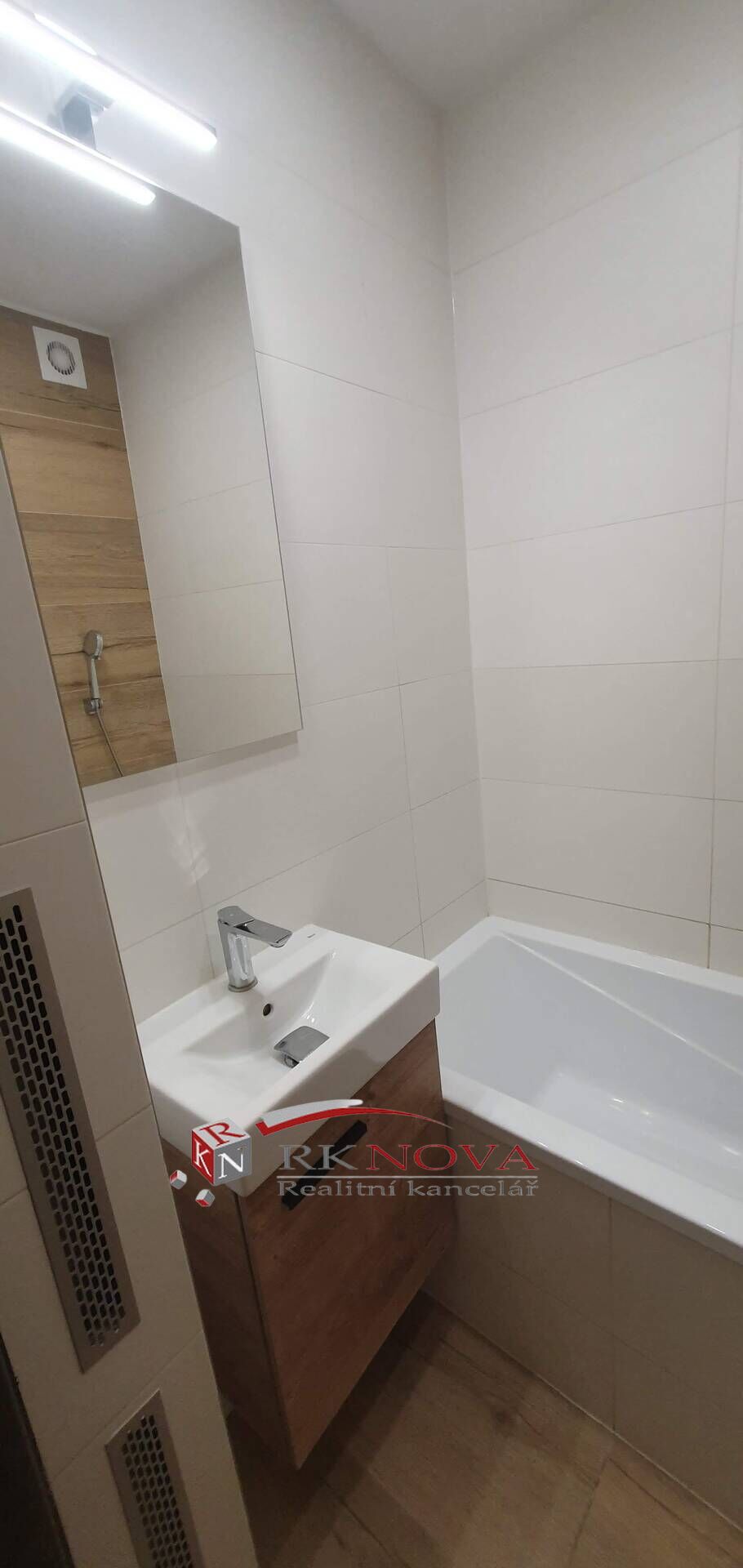 Pronájem bytu 2+1 s lodžií v Karviné-Mizerově