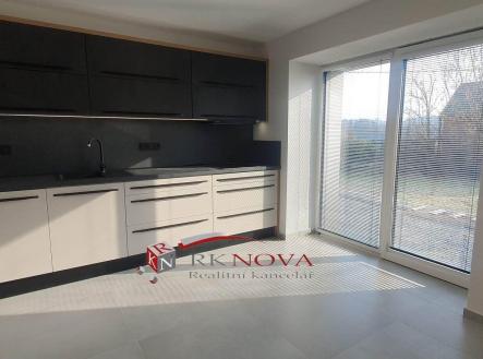 Pronájem - dům/vila, 190 m²