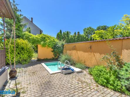 dvůr | Prodej - dům/vila, 244 m²