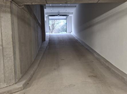 vjezd | Pronájem - malý objekt/garáž