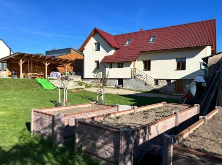 1. pohled na dům | Prodej - dům/vila, 230 m²