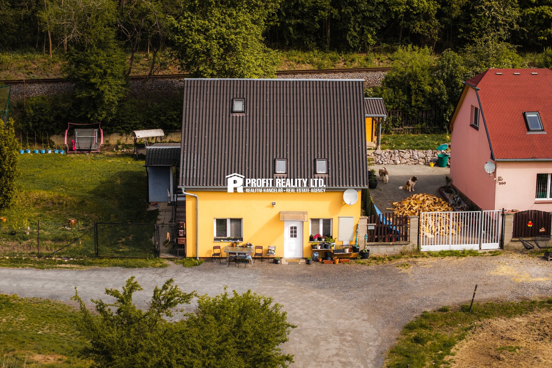 Prodej rodinného domu o třech bytech, Beroun