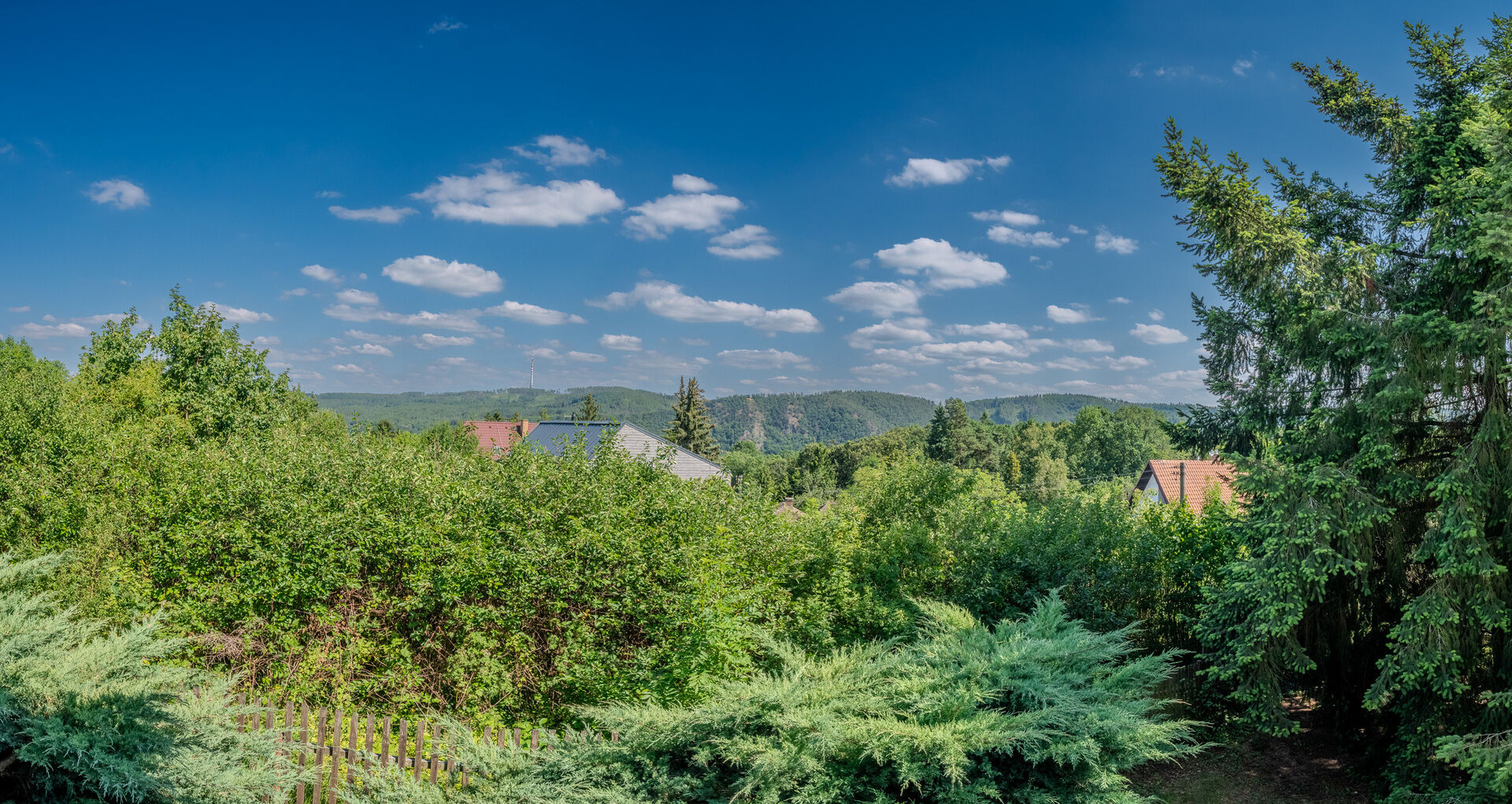 Prostorná vila s 1.471 m² velkým pozemkem v Černošících u Prahy